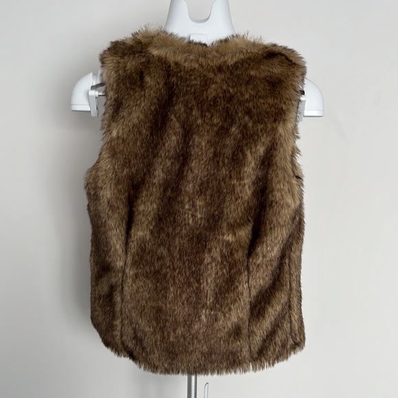 Faux fur sleeveless vest - Picture 2 of 2